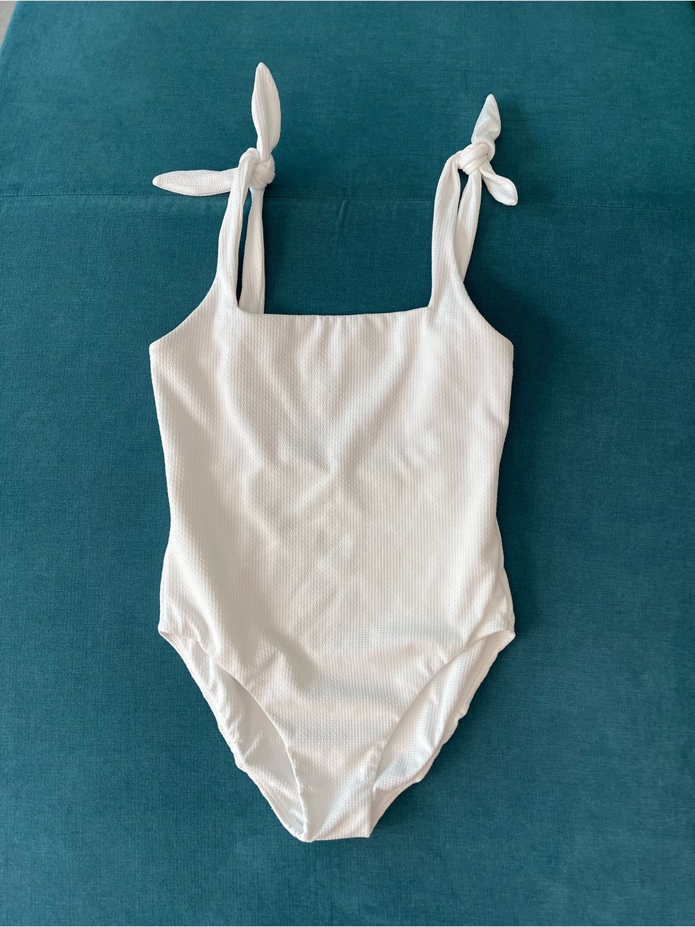Minnow women's alys white tie knot one piece, size Medium, EUC